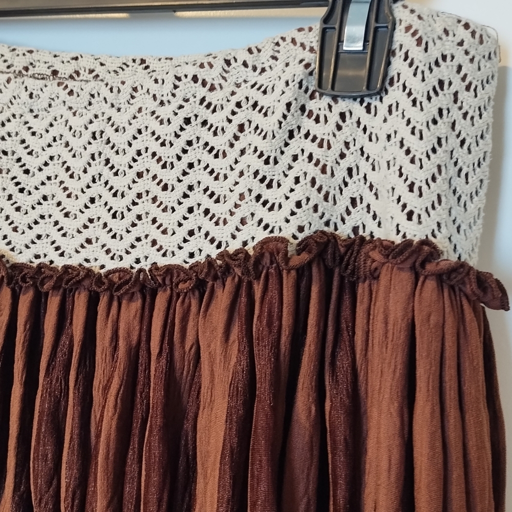 Brown Skirt with Lace Knit - Picture 6 of 6